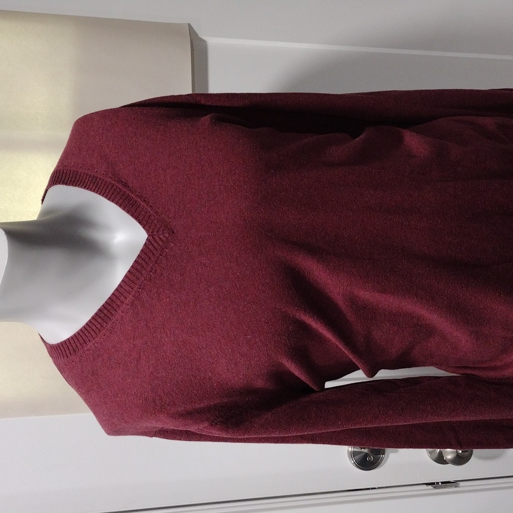 Lanesboro mens maroon red cotton v-neck sweater. Large